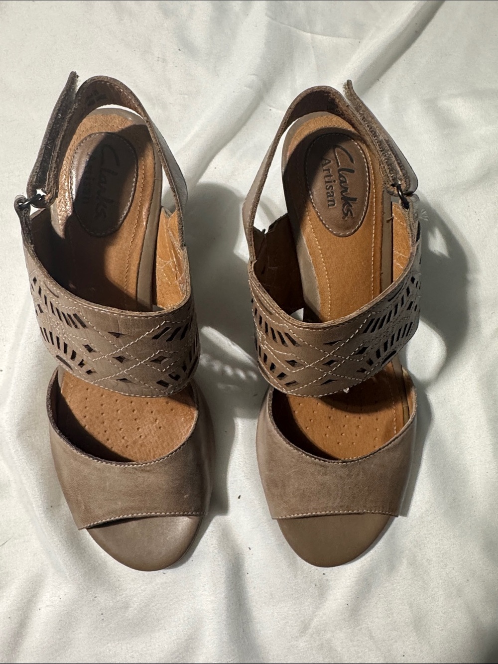 Clarks Artisan Leather Platform Wedge Sandals Taupe Brown Cutout Strappy Boho